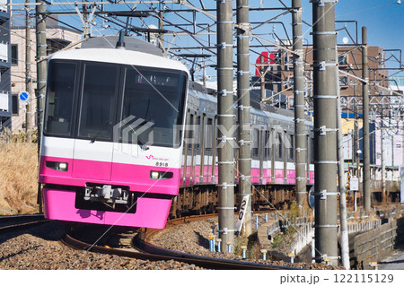 新京成電鉄　先頭車両ロゴあり（2025年1月18日撮影） 122115129
