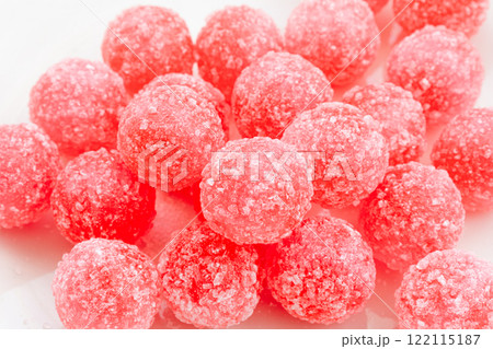 昔懐かしい駄菓子の赤い飴 昔懐かしい駄菓子の赤い飴 122115187