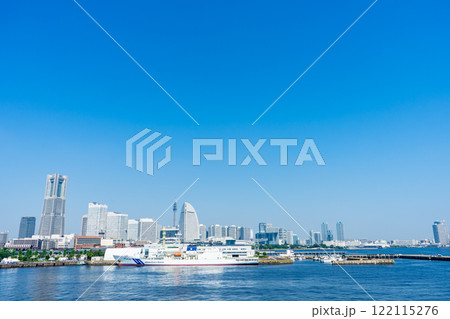 神奈川県 横浜港大さん橋から眺めるみなとみらいの風景 神奈川県 横浜港大さん橋から眺めるみなとみらいの風景 122115276