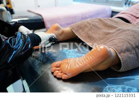 process of foot care in a beauty salon 122115331