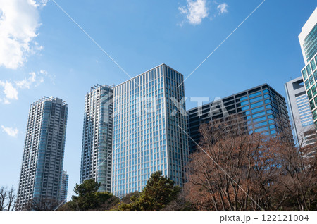 新橋周辺の高層ビル群の風景 新橋周辺の高層ビル群の風景 122121004