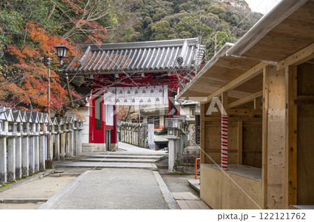信貴山朝護孫子寺　赤門 122121762