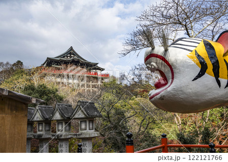 信貴山朝護孫子寺 大寅と本堂 信貴山朝護孫子寺 大寅と本堂 122121766