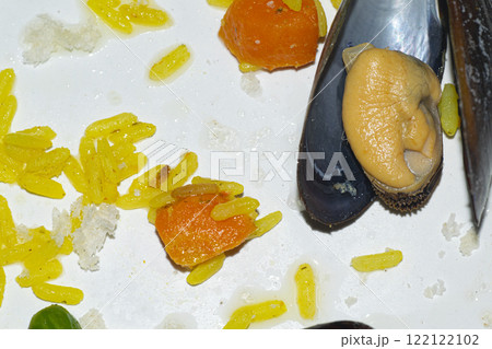 Rice with carrots and mussels 122122102