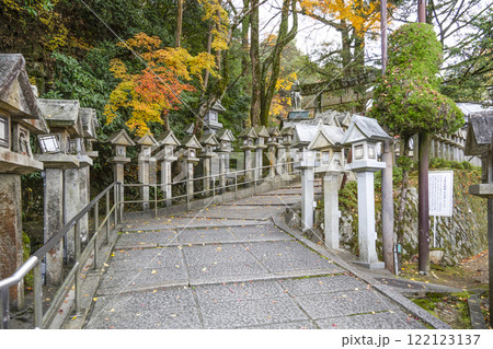 信貴山朝護孫子寺 境内の参道 信貴山朝護孫子寺 境内の参道 122123137