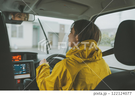 雨の日の運転 雨の日の運転 122124077