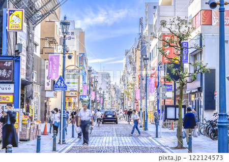 神奈川県茅ヶ崎市の都市風景 茅ヶ崎駅 エメロード商店街 神奈川県茅ヶ崎市の都市風景 茅ヶ崎駅 エメロード商店街 122124573
