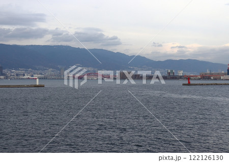 神戸港 和田岬防波堤灯台と第一防波堤西灯台沖からの風景(六甲山方面) 神戸港 和田岬防波堤灯台と第一防波堤西灯台沖からの風景(六甲山方面) 122126130