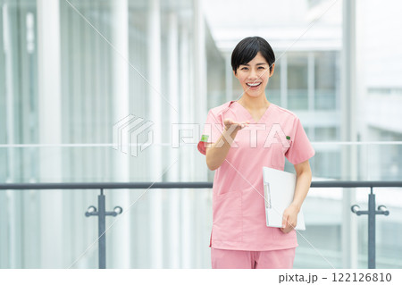 若い医療従事者 若い医療従事者 122126810