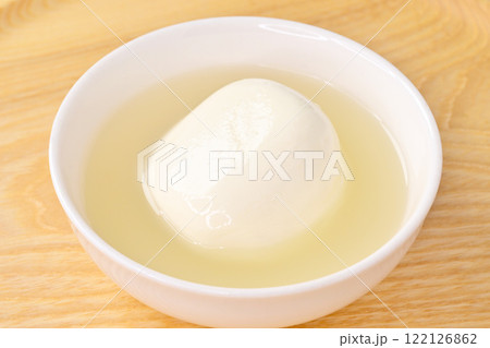 モッツァレラチーズ 、モッツァレッラチーズ、フレッシュチーズ、イタリアン食材、チーズ、白い、乳製品。 122126862