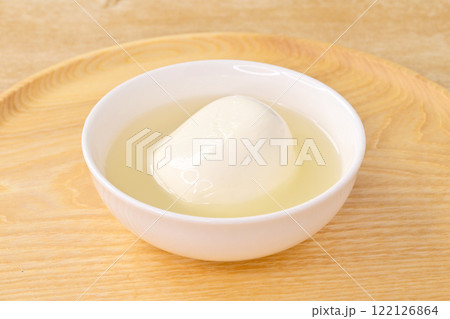 モッツァレラチーズ 、モッツァレッラチーズ、フレッシュチーズ、イタリアン食材、チーズ、白い、乳製品。 122126864