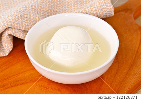 モッツァレラチーズ 、モッツァレッラチーズ、フレッシュチーズ、イタリアン食材、チーズ、白い、乳製品。 モッツァレラチーズ 、モッツァレッラチーズ、フレッシュチーズ、イタリアン食材、チーズ、白い、乳製品。 122126871