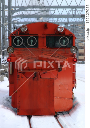 旭川駅を発車する石北本線ラッセル車両(複線型ラッセル) 旭川駅を発車する石北本線ラッセル車両(複線型ラッセル) 122127033