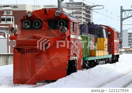 旭川駅に停車中の石北本線ラッセル車両(複線型ラッセル) 旭川駅に停車中の石北本線ラッセル車両(複線型ラッセル) 122127034