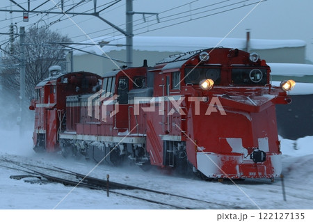 宗谷本線を行くラッセル車両（単線型ラッセル） 122127135