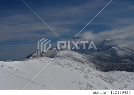 大松倉山から見る雲に覆われた岩手山 大松倉山から見る雲に覆われた岩手山 122129426