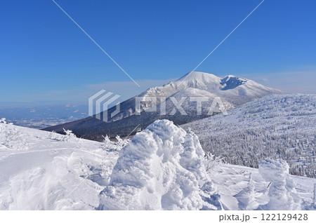 冬の三ツ石山から見る岩手山  122129428