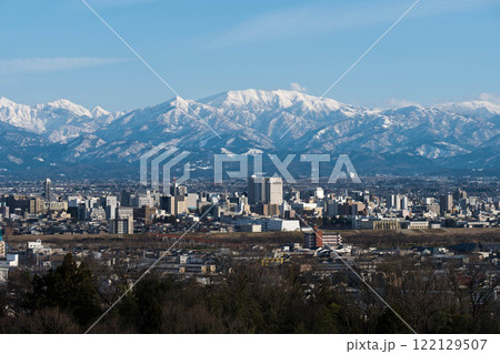 2025.1呉羽山展望台からの眺望 北アルプス薬師岳と富山市中心部市街地冬景色 2025.1呉羽山展望台からの眺望 北アルプス薬師岳と富山市中心部市街地冬景色 122129507