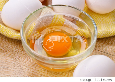 食材、鶏卵、生卵、たまご、卵、全卵、黄身、白身、中身、新鮮、エッグ 122130269