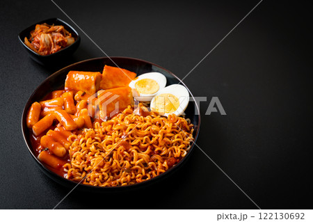 Korean instant noodles with Korean rice cake and fish cake and boiled egg 122130692