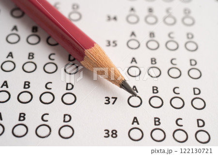 Answer sheets with pencil and calculator to drawing fill select choice, education. 122130721