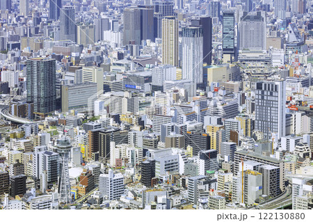 あべのハルカス展望台から見ることができる大阪の都市風景 122130880