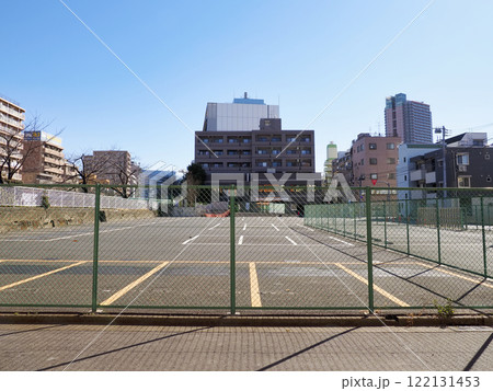 車の無い駐車場 122131453