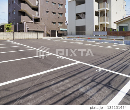 車の無い駐車場 122131454