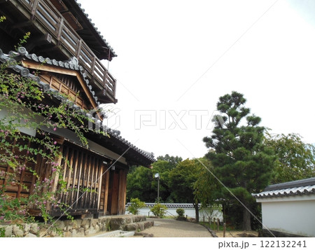 摂津池田城の模擬天守と曲輪の様子 122132241