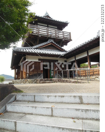 摂津池田城の模擬天守と曲輪の様子 122132253