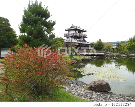 摂津池田城の模擬天守と曲輪の様子 122132254