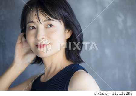 ミドル女性 122132295