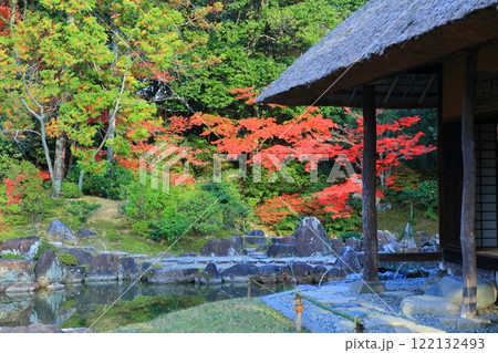 【京都府】晴天の桂離宮の紅葉 【京都府】晴天の桂離宮の紅葉 122132493
