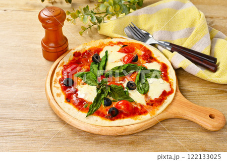 ピザ、ピッツァ、pizza、マルゲリータ、トマトソース、イタリアン料理、モッツァレラチーズ、オリーブ ピザ、ピッツァ、pizza、マルゲリータ、トマトソース、イタリアン料理、モッツァレラチーズ、オリーブ 122133025