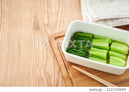シンプルで健康的な小松菜のお浸し – 和食の定番副菜 シンプルで健康的な小松菜のお浸し – 和食の定番副菜 122135694