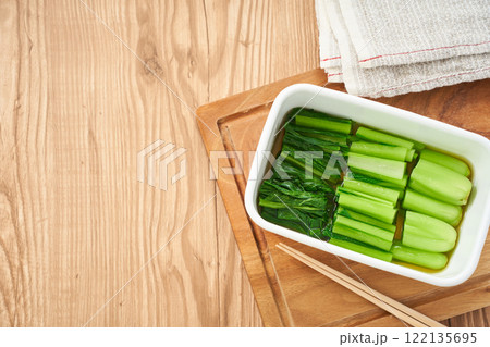 シンプルで健康的な小松菜のお浸し – 和食の定番副菜 122135695