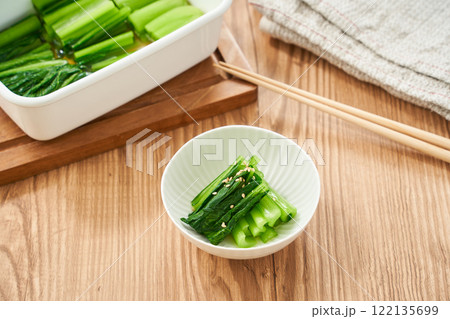 シンプルで健康的な小松菜のお浸し – 和食の定番副菜 122135699