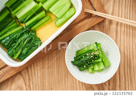 シンプルで健康的な小松菜のお浸し – 和食の定番副菜 シンプルで健康的な小松菜のお浸し – 和食の定番副菜 122135702