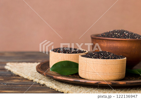 quinoa seeds in bowl on colored background. Healthy kinwa in small bowl. Healthy superfood quinoa seeds in bowl on colored background. Healthy kinwa in small bowl. Healthy superfood 122136947