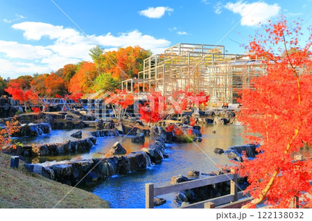 【京都府】けいはんな記念公園の水景棚と紅葉 【京都府】けいはんな記念公園の水景棚と紅葉 122138032