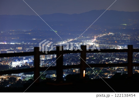 【奈良県】若草山から見た奈良の夜景 【奈良県】若草山から見た奈良の夜景 122138454