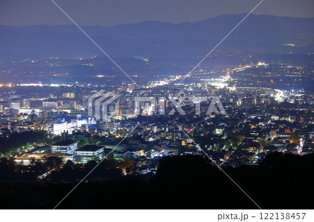 【奈良県】若草山から見た奈良の夜景 【奈良県】若草山から見た奈良の夜景 122138457