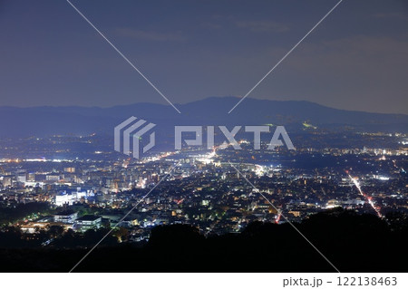 【奈良県】若草山から見た奈良の夜景 122138463