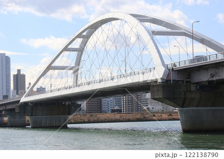 淀川に架かる「長柄橋」 122138790