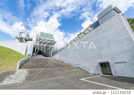 佐賀県武雄市　晴天の佐賀県立宇宙科学館ゆめぎんが 122139258
