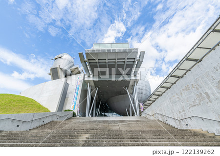 佐賀県武雄市　晴天の佐賀県立宇宙科学館ゆめぎんが 122139262