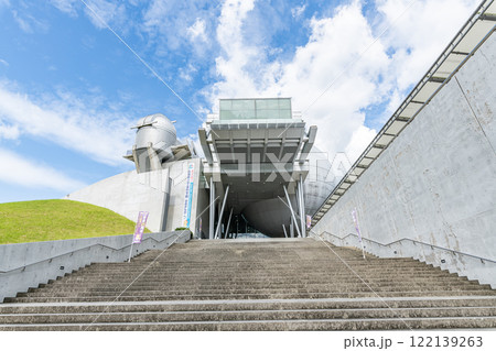 佐賀県武雄市　晴天の佐賀県立宇宙科学館ゆめぎんが 122139263