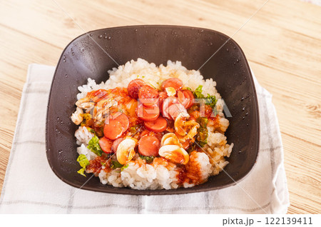 レンジ調理で出来上がったケチャップライス 122139411