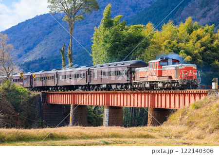 山口線を走る正月仕様のDD51 長門峡 山口県山口市 山口線を走る正月仕様のDD51 長門峡 山口県山口市 122140306