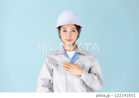 女性　作業着　ヘルメット　お任せ 122141051